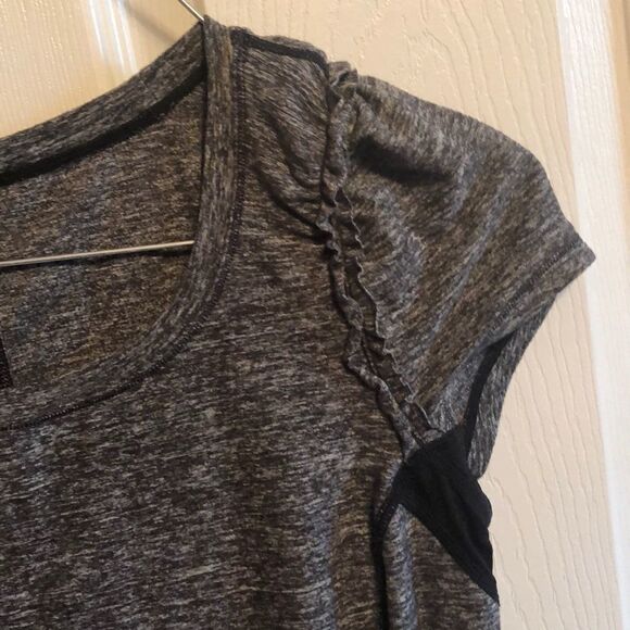 Lululemon top sz 4 - Picture 3 of 7